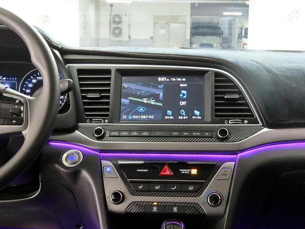 HYUNDAI Avante - Vista 9