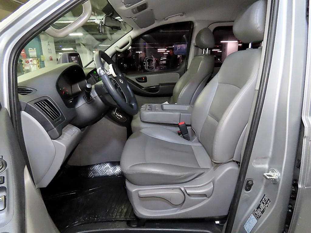 HYUNDAI Starex - Vista 6