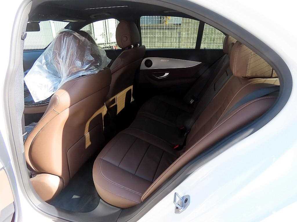 Mercedes Benz E class - Vista 6