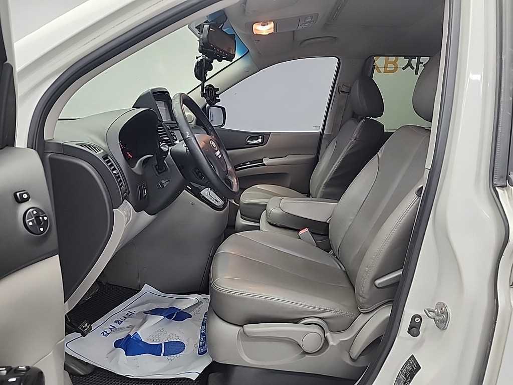 KIA Carnival - Vista 11