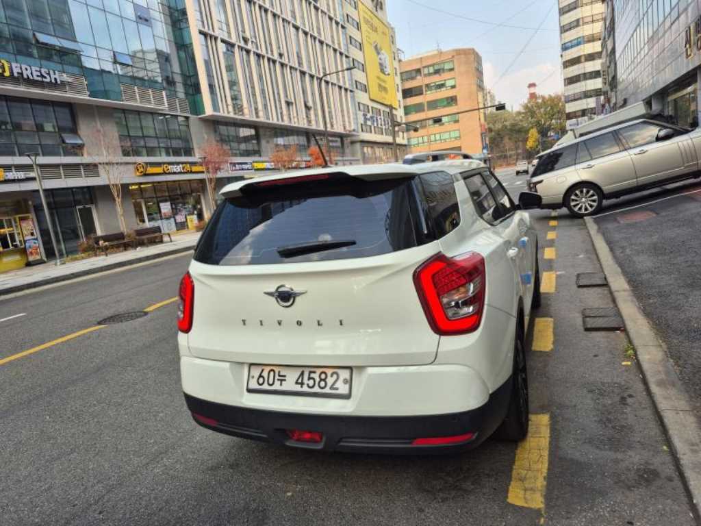 Ssangyong Tivoli - Vista 4