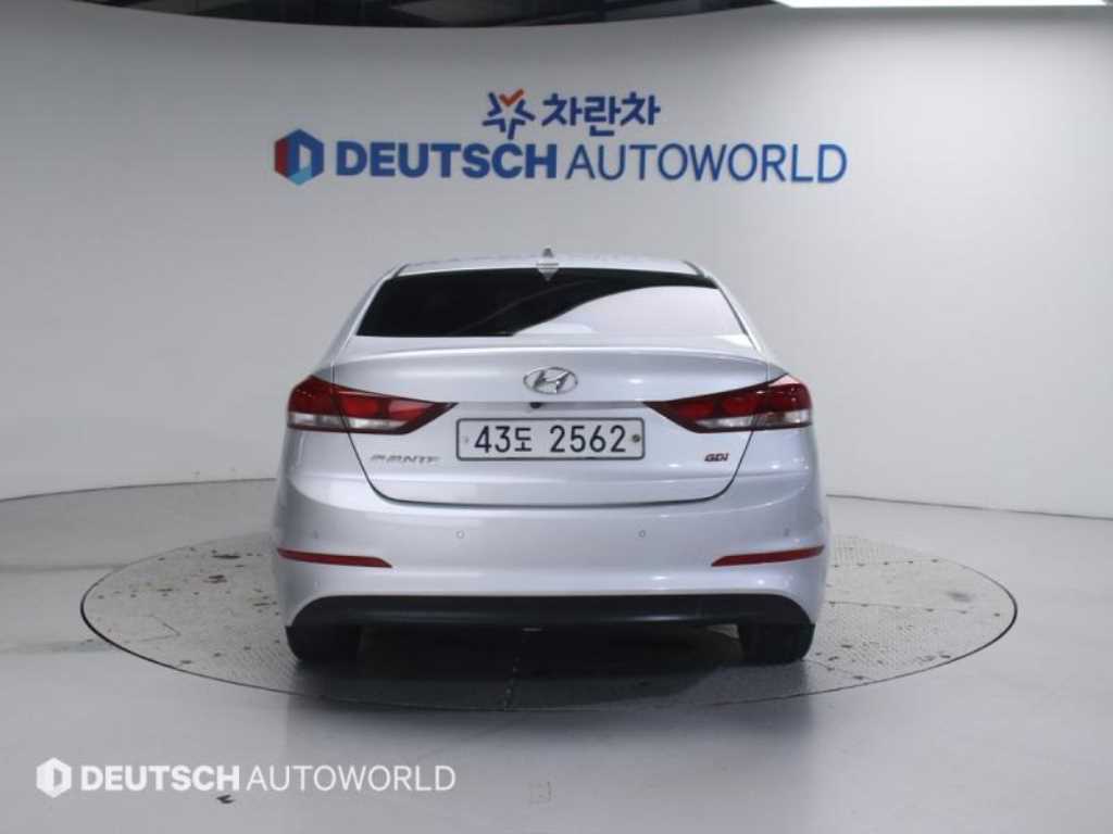 HYUNDAI Avante - Vista 4