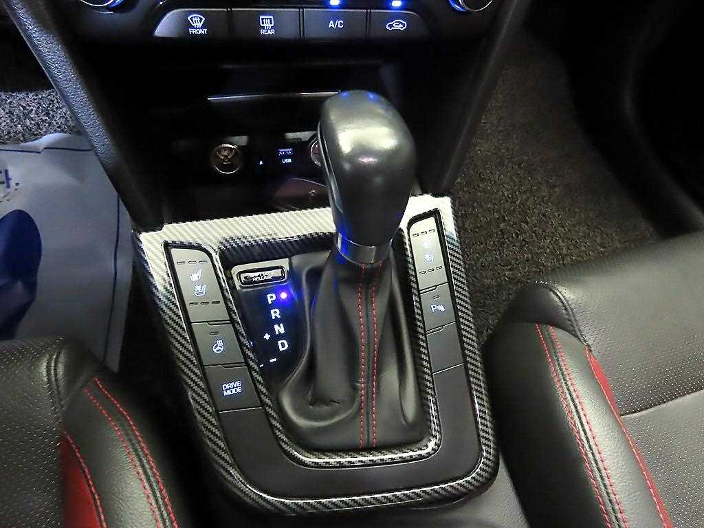 HYUNDAI Avante - Vista 12