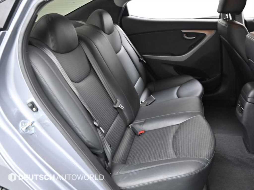 HYUNDAI Avante - Vista 12