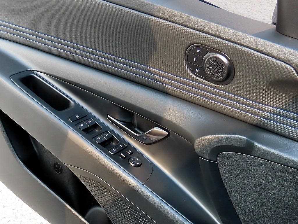 HYUNDAI Avante - Vista 11