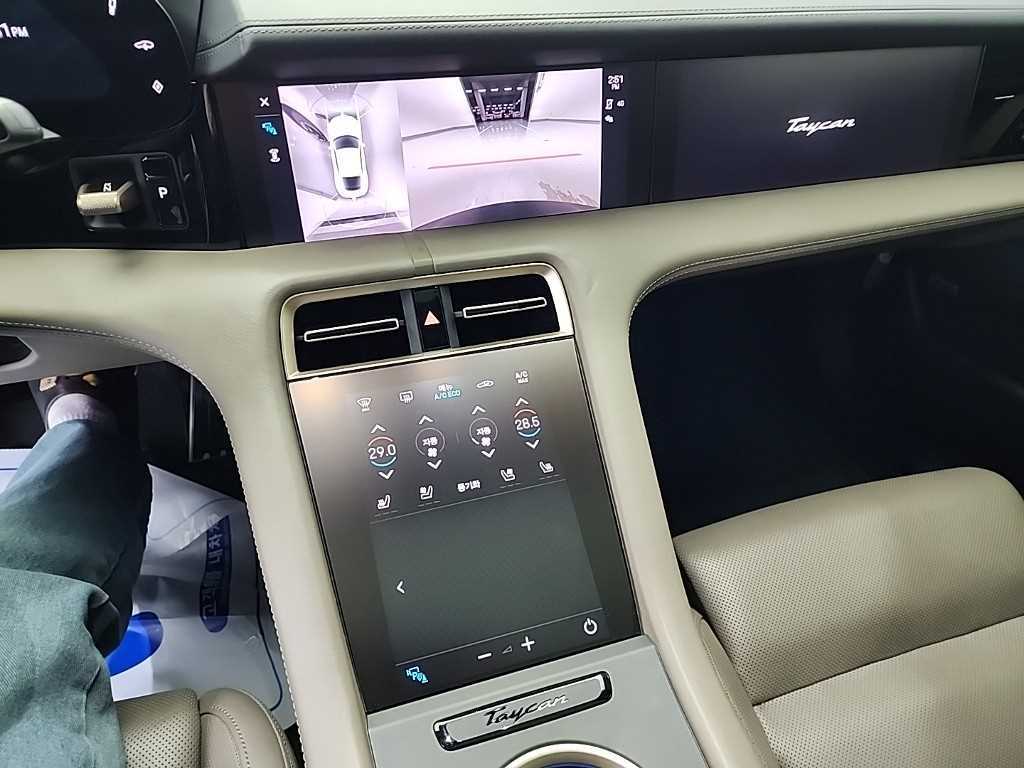 Porsche Taycan - Vista 10