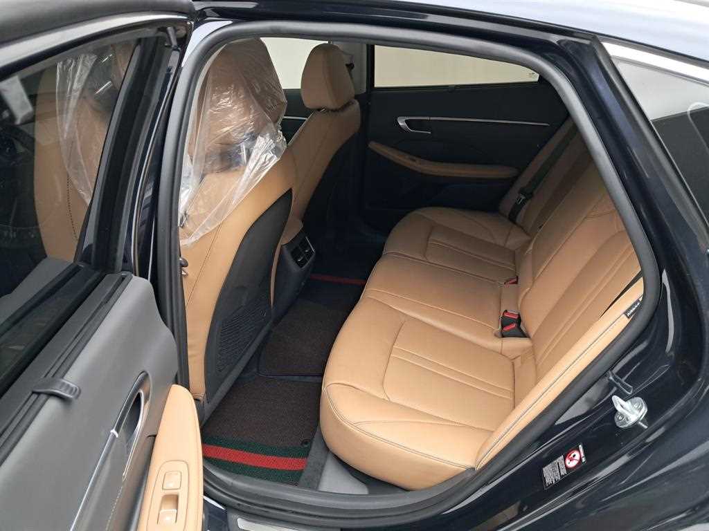 HYUNDAI Sonata - Vista 12