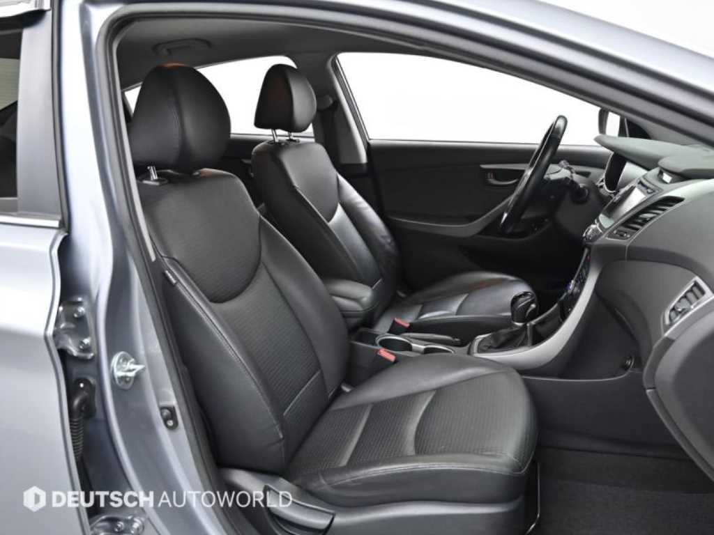 HYUNDAI Avante - Vista 10