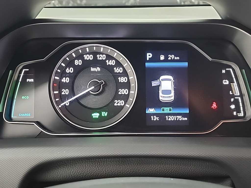 HYUNDAI Ioniq - Vista 8