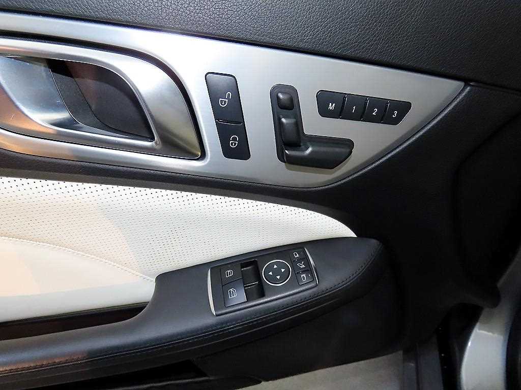 Mercedes Benz SLK Class 2012 Gris - Importación desde Corea - HF Imports Iquique - Foto 15