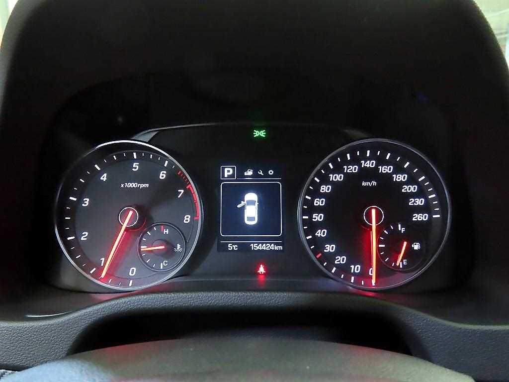 HYUNDAI Avante - Vista 9