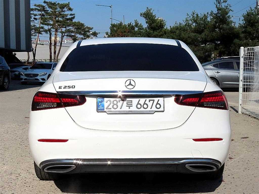 Mercedes Benz E class - Vista 4