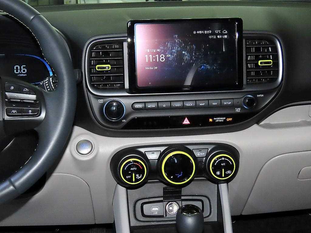 HYUNDAI Venue - Vista 11