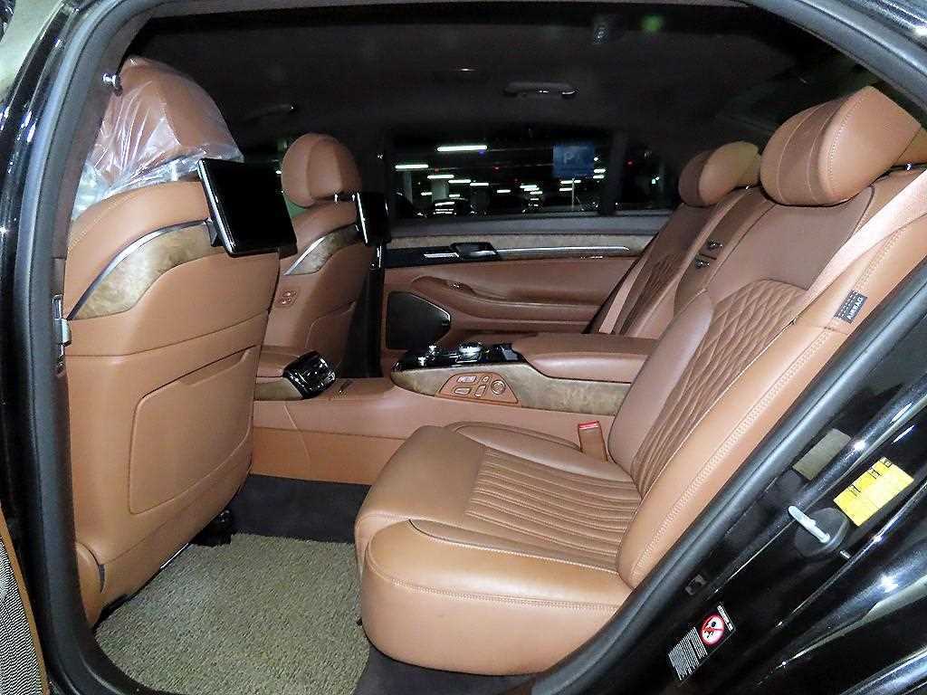 Genesis G90 - Vista 7