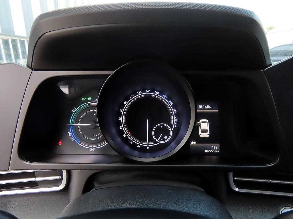 HYUNDAI Avante - Vista 9