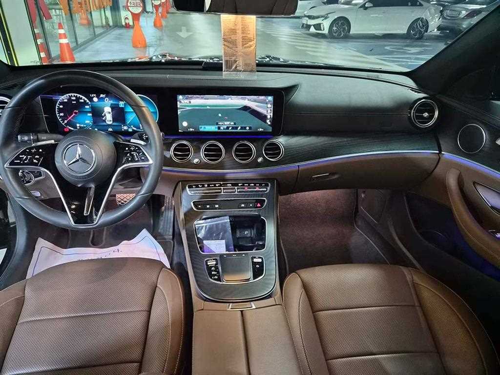 Mercedes Benz E class - Vista 8