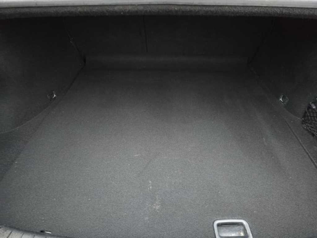 Genesis G70 - Vista 8