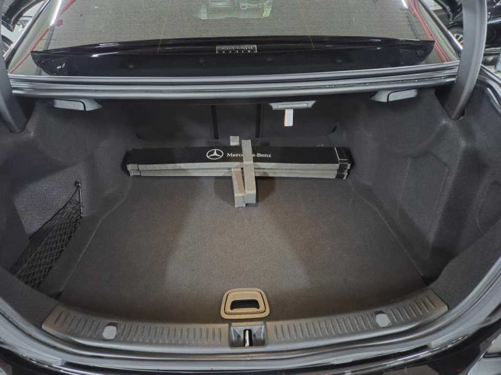 Mercedes Benz E class - Vista 5