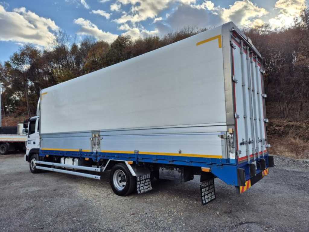 medium and large cargo truck - Vista 4