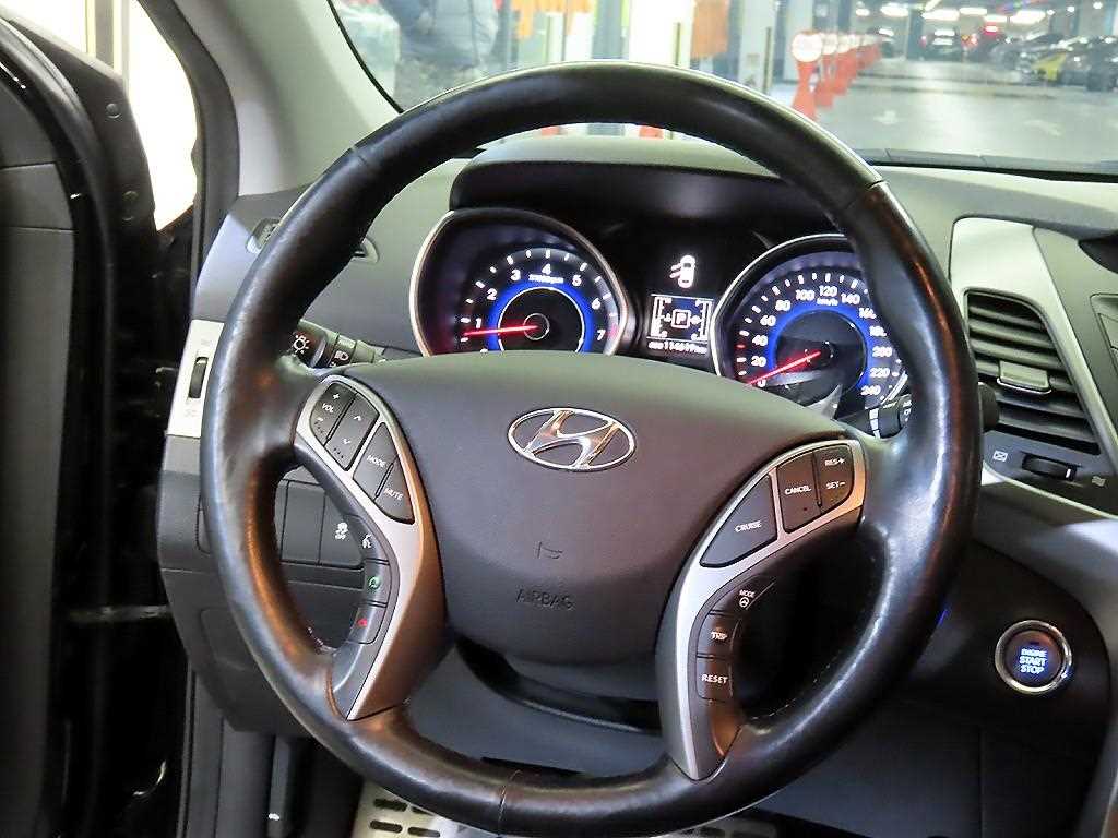 HYUNDAI Avante - Vista 8
