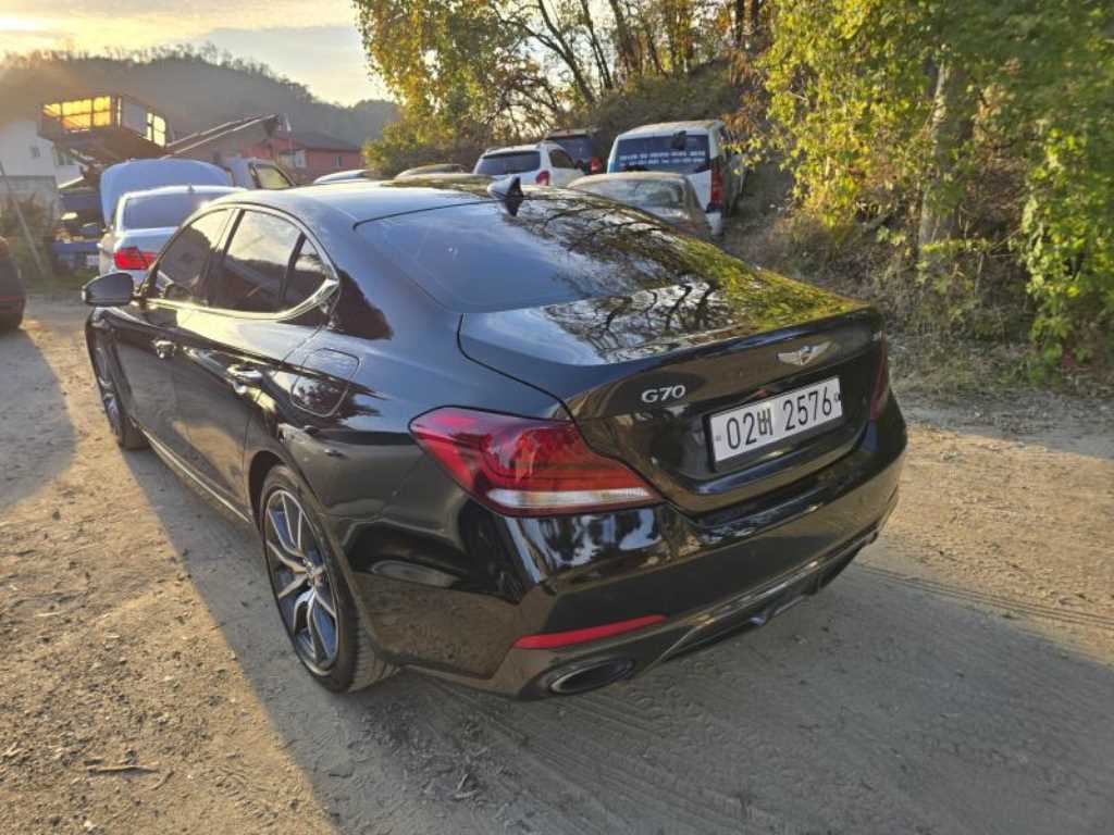 Genesis G70 - Vista 4