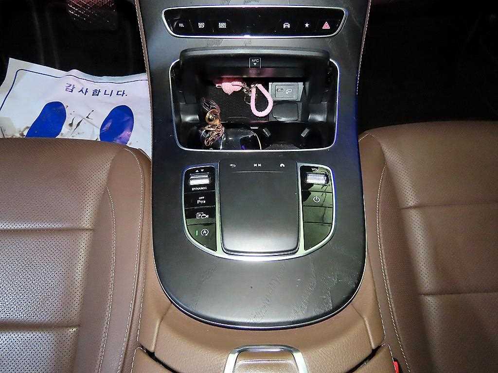 Mercedes Benz E class - Vista 12