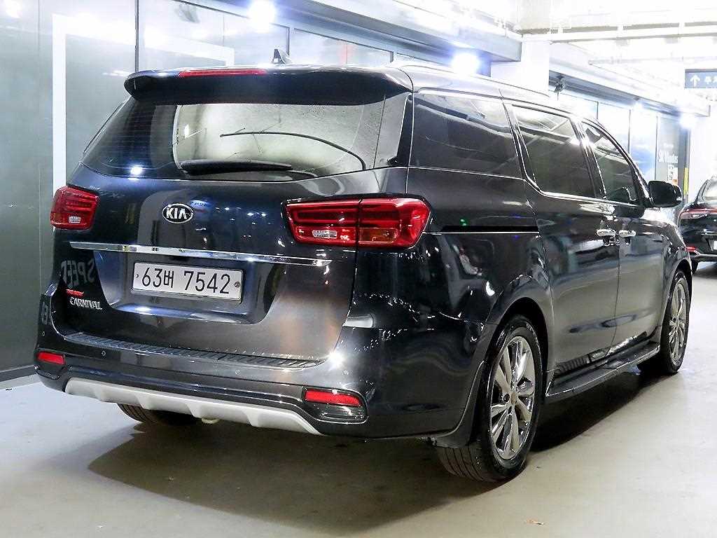 KIA Carnival - Vista 4