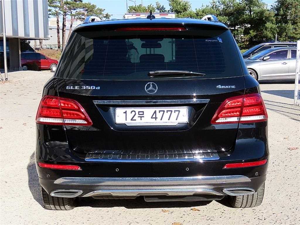 Mercedes Benz GLE Class - Vista 4