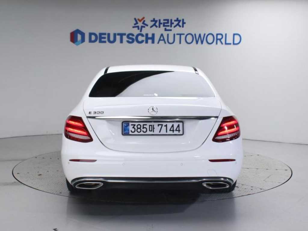 Mercedes Benz E class - Vista 4