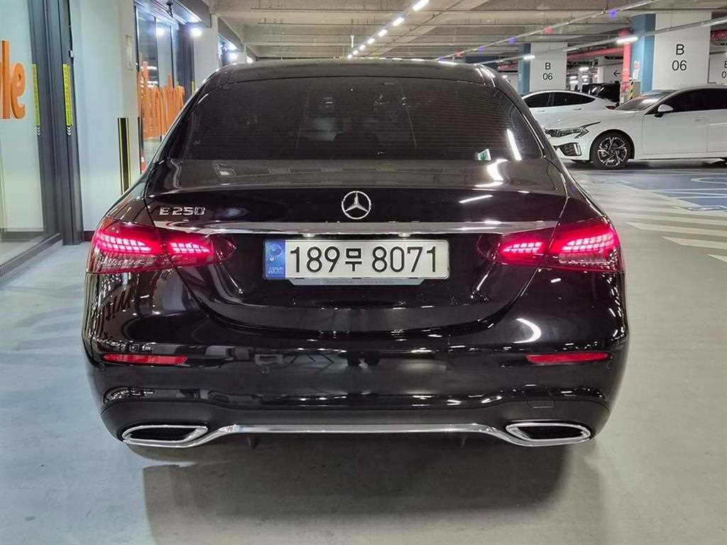 Mercedes Benz E class - Vista 5