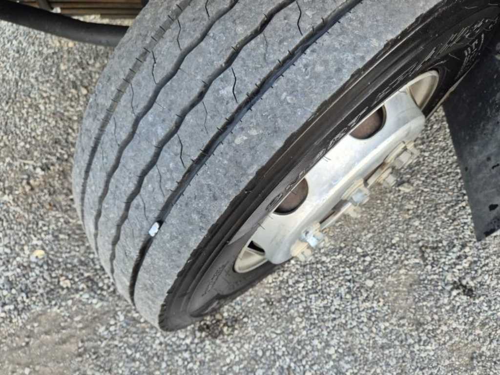 medium and large cargo truck - Vista 8