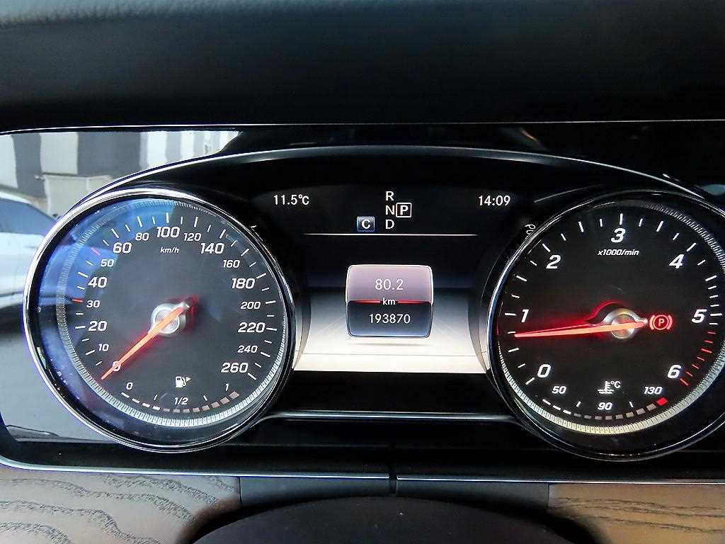 Mercedes Benz E class - Vista 9