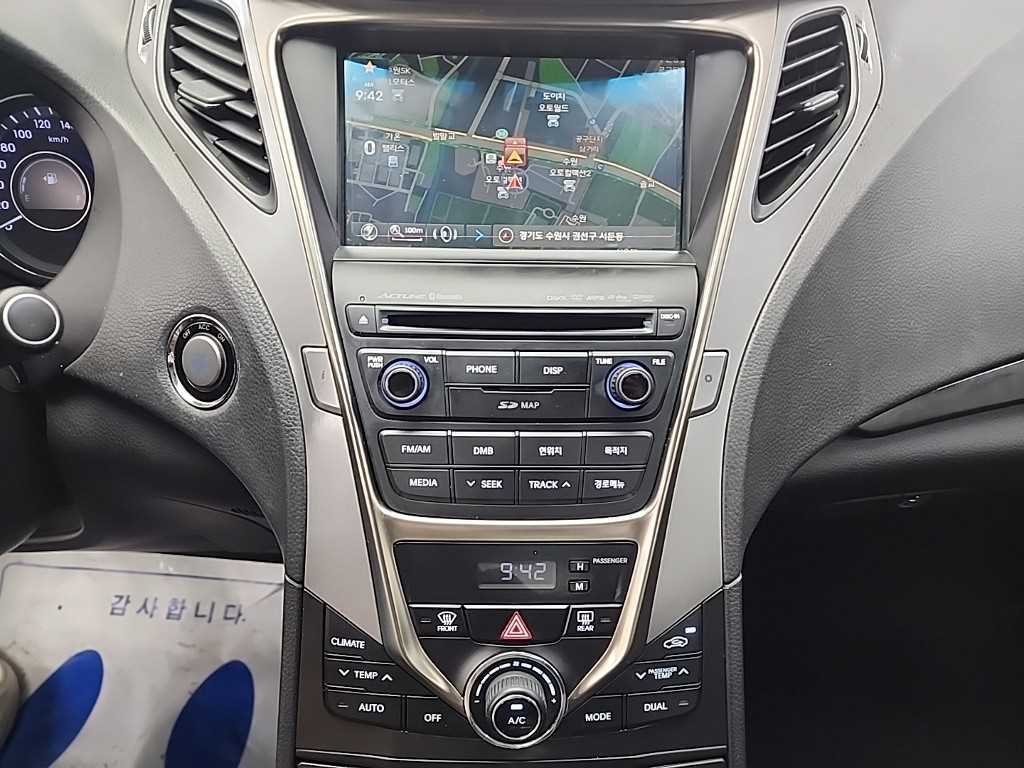 HYUNDAI Grandeur - Vista 10