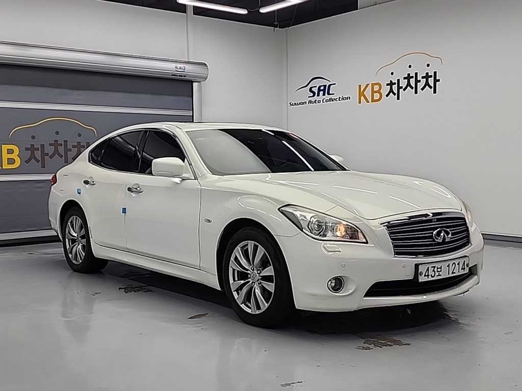 Infiniti M - Vista 4
