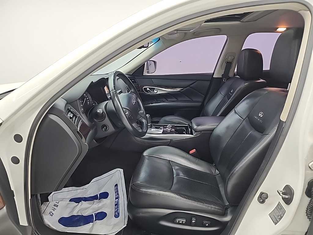 Infiniti M - Vista 11