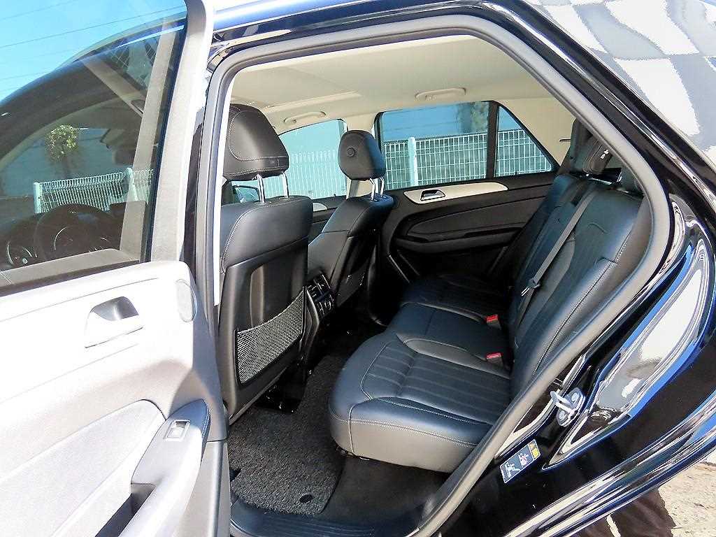 Mercedes Benz GLE Class - Vista 6