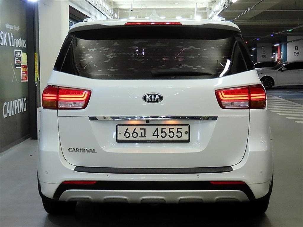 KIA Carnival - Vista 5