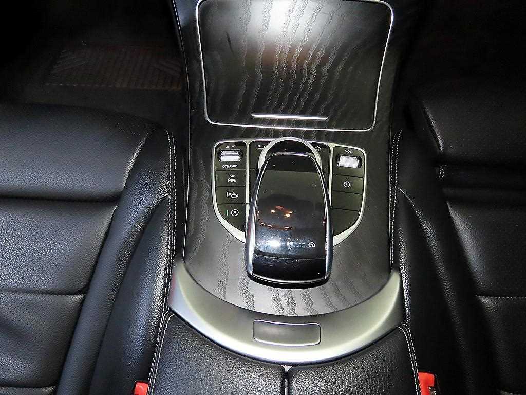 Mercedes Benz C Class - Vista 12