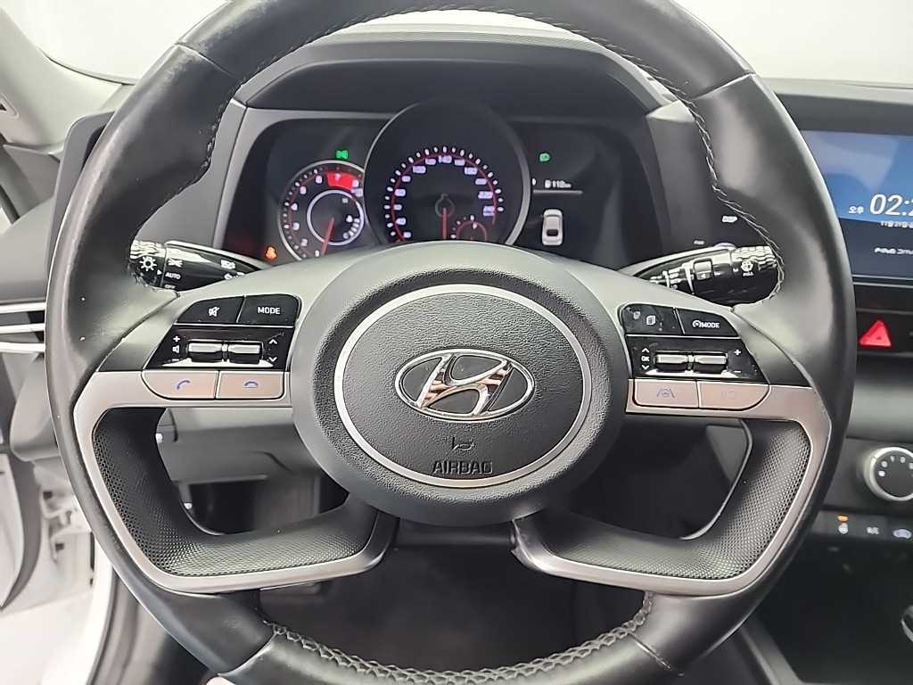 HYUNDAI Avante - Vista 9