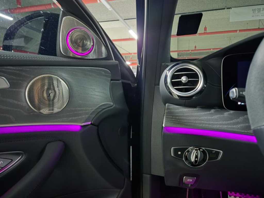 Mercedes Benz E class - Vista 12