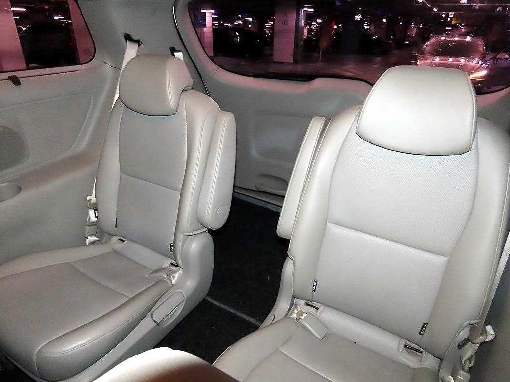 KIA Carnival - Vista 8