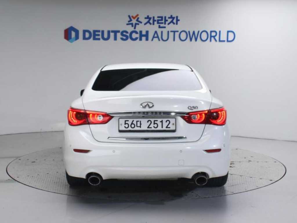 Infiniti Q - Vista 4