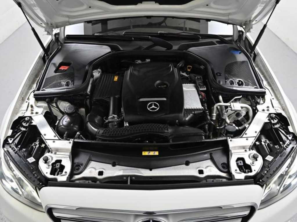 Mercedes Benz E class - Vista 6