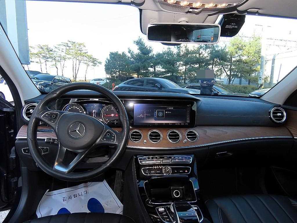 Mercedes Benz E class - Vista 7