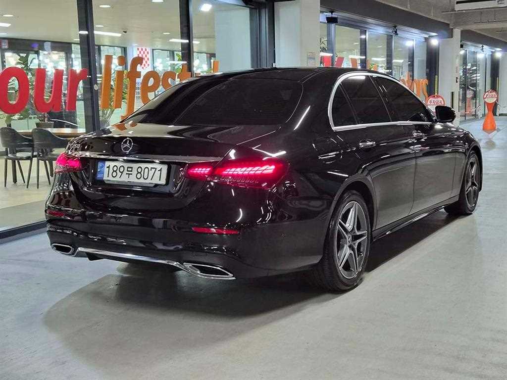 Mercedes Benz E class - Vista 4