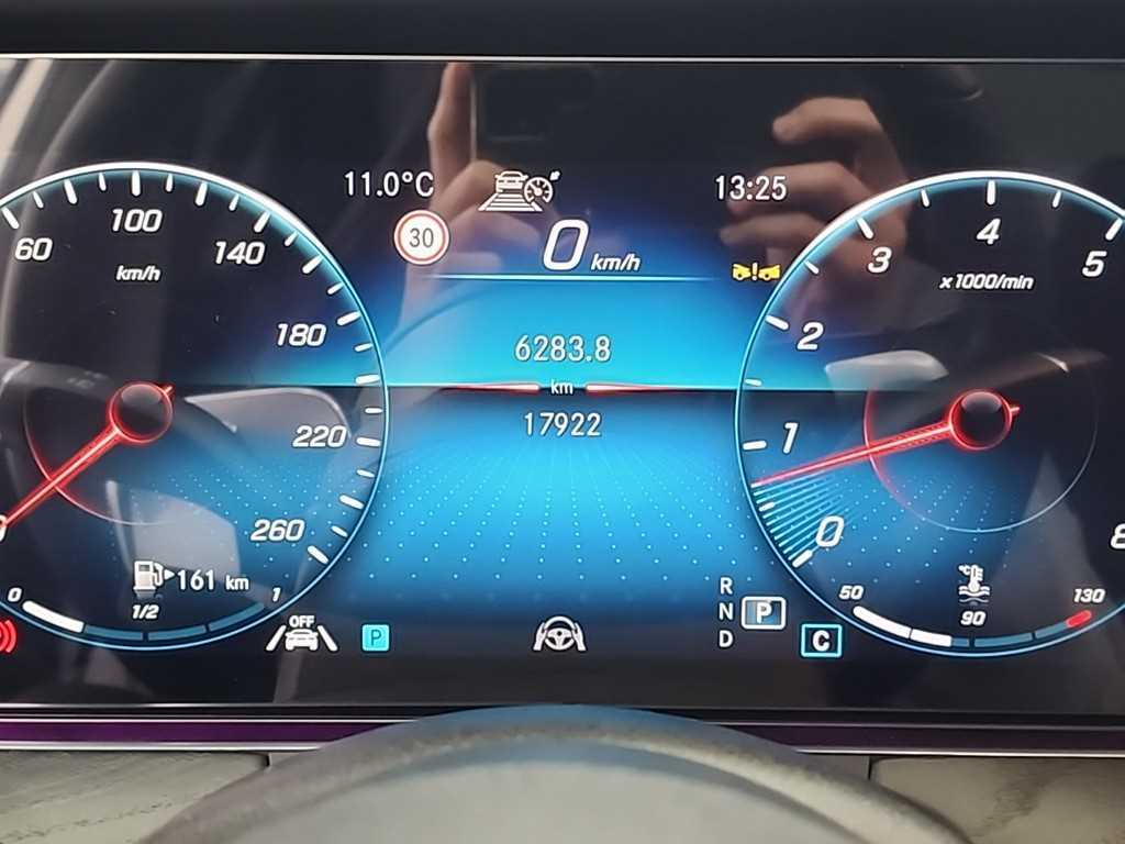 Mercedes Benz E class - Vista 6