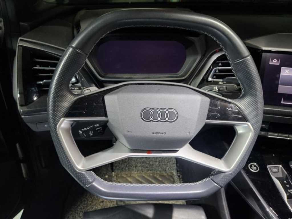 Audi Q4 - Vista 7