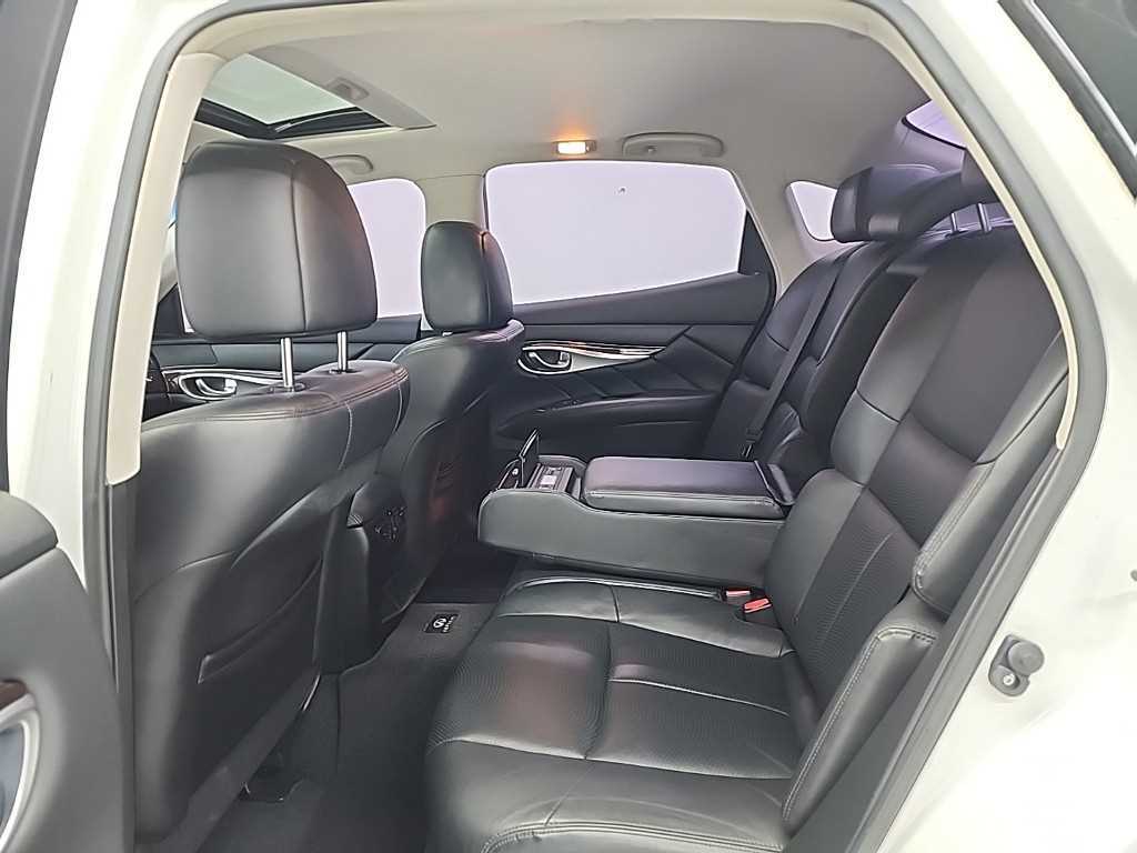 Infiniti M - Vista 12