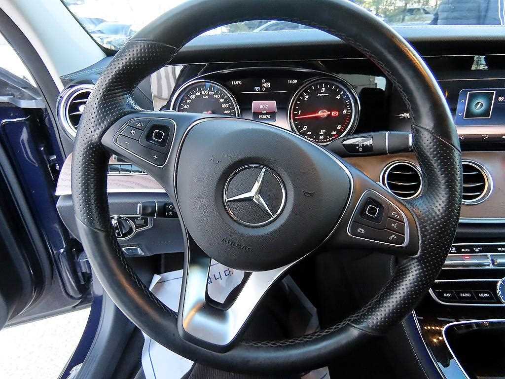 Mercedes Benz E class - Vista 8