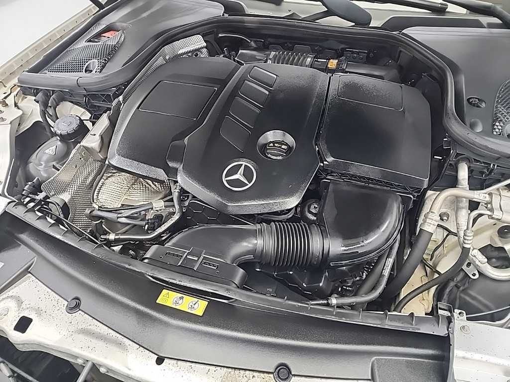 Mercedes Benz E class - Vista 10